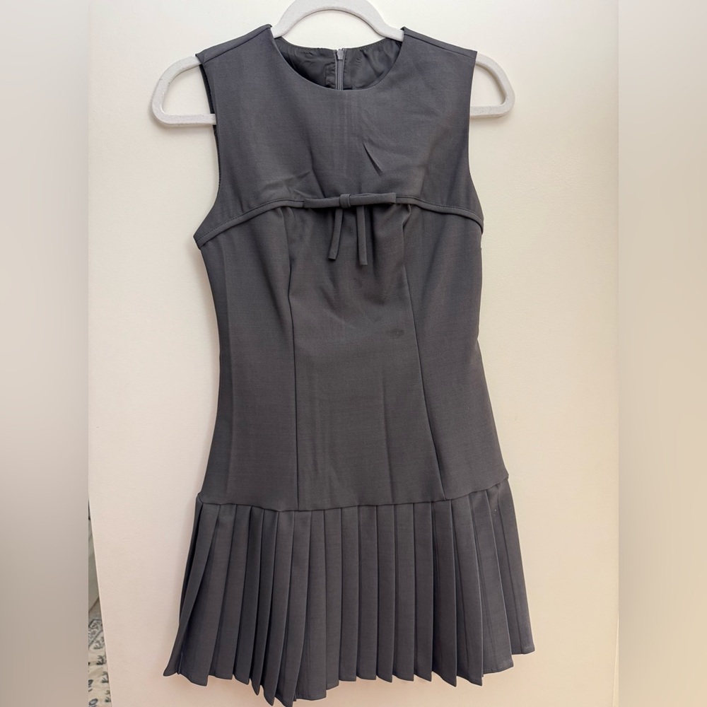 Elegant Gray Sleeveless Dress